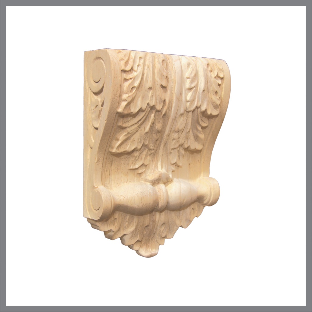 Wood decorative capitel with sculptures