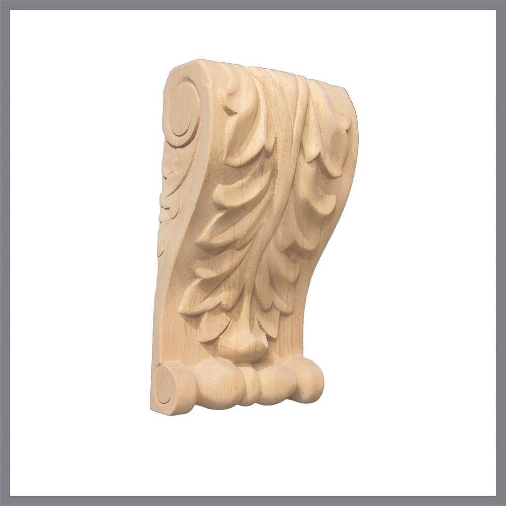 Wood decorative capitel with sculptures