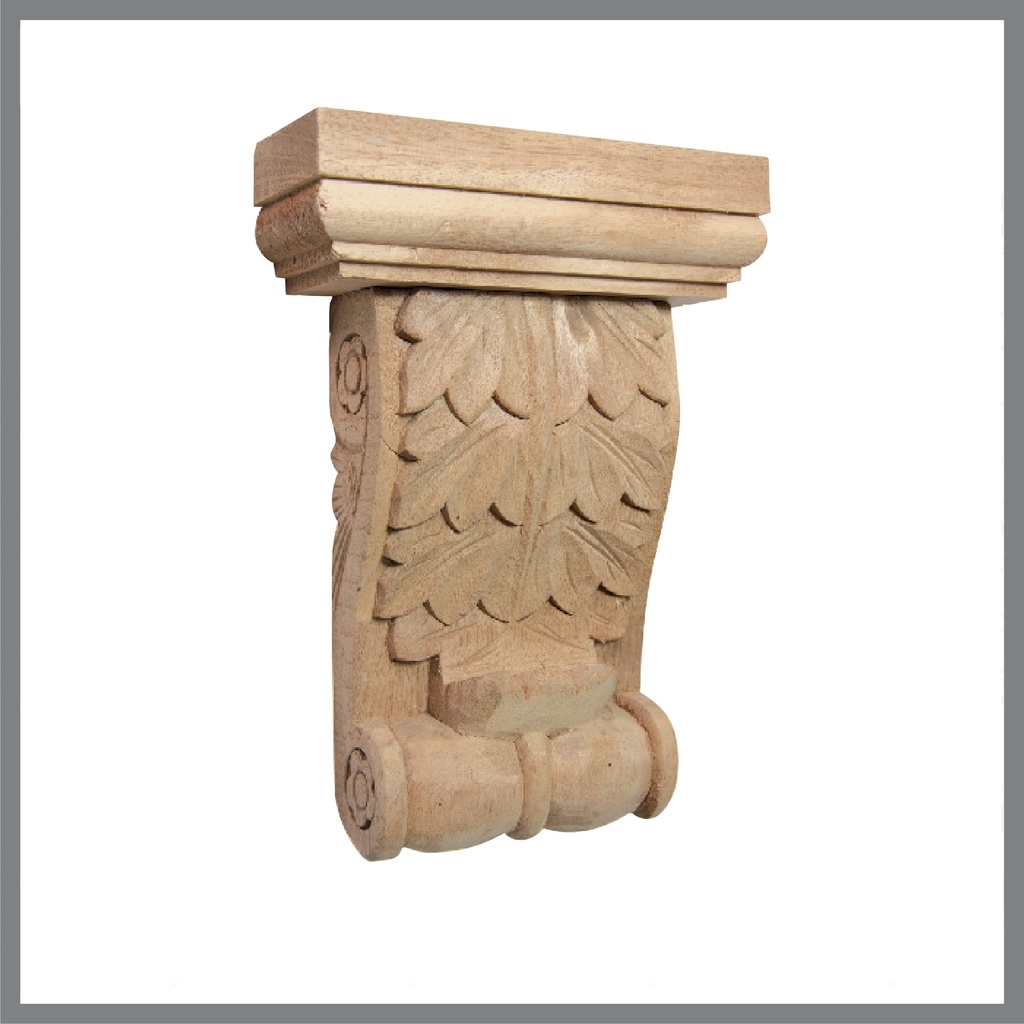 Wood decorative capitel with sculptures