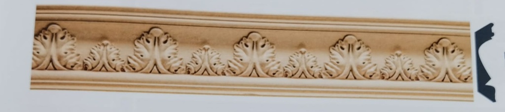 Cornisa made of carved wood