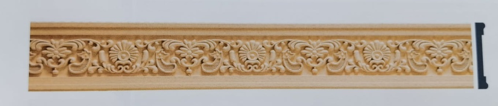 Cornisa made of carved wood