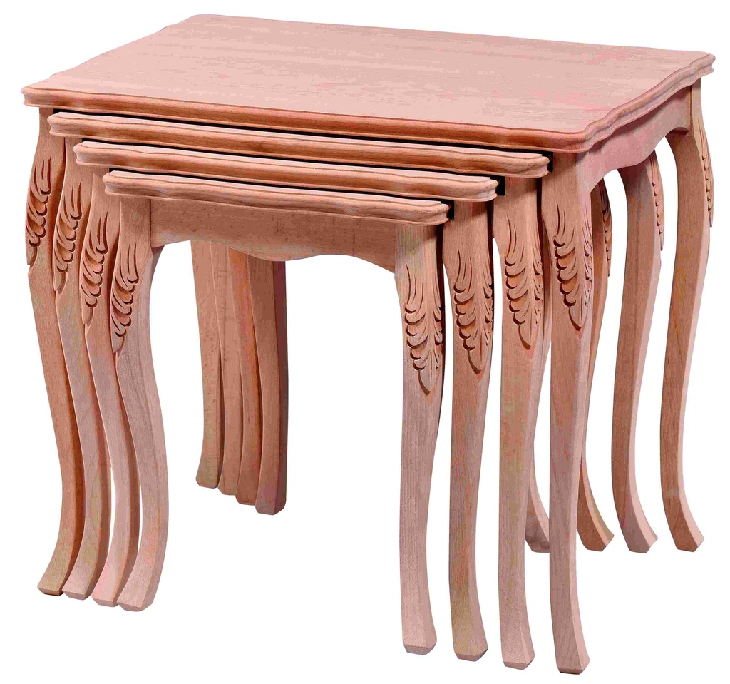 Ensemble de tables en bois avec sculpture