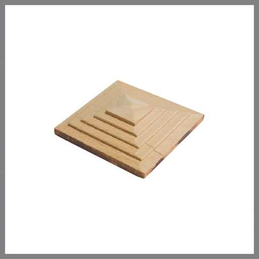 [PR-03] Decorative wooden pyramids