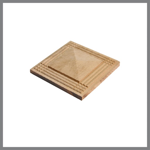 [PR-06] Decorative wooden pyramids