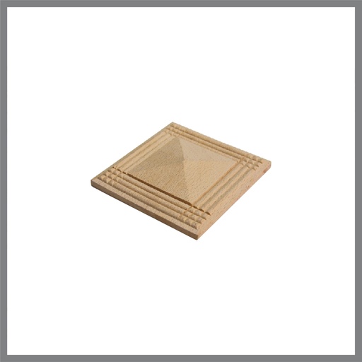 [PR-07] Decorative wooden pyramids